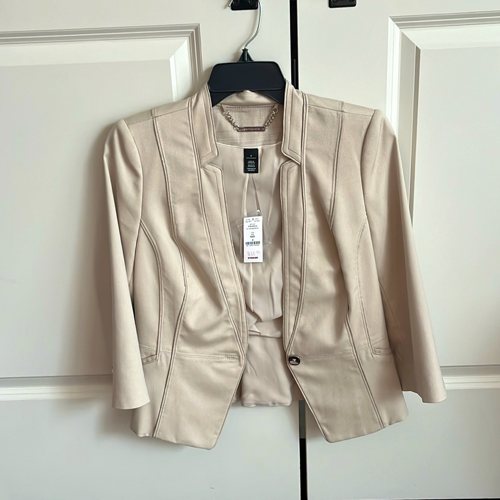 White House Black Market blazer. Light tan size 4. Never worn with tag still on.